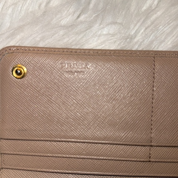 Prada Logo Plaque Saffiano Leather wallet GUC - Picture 10 of 13